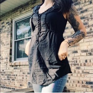Edme and Esyllte black bib top